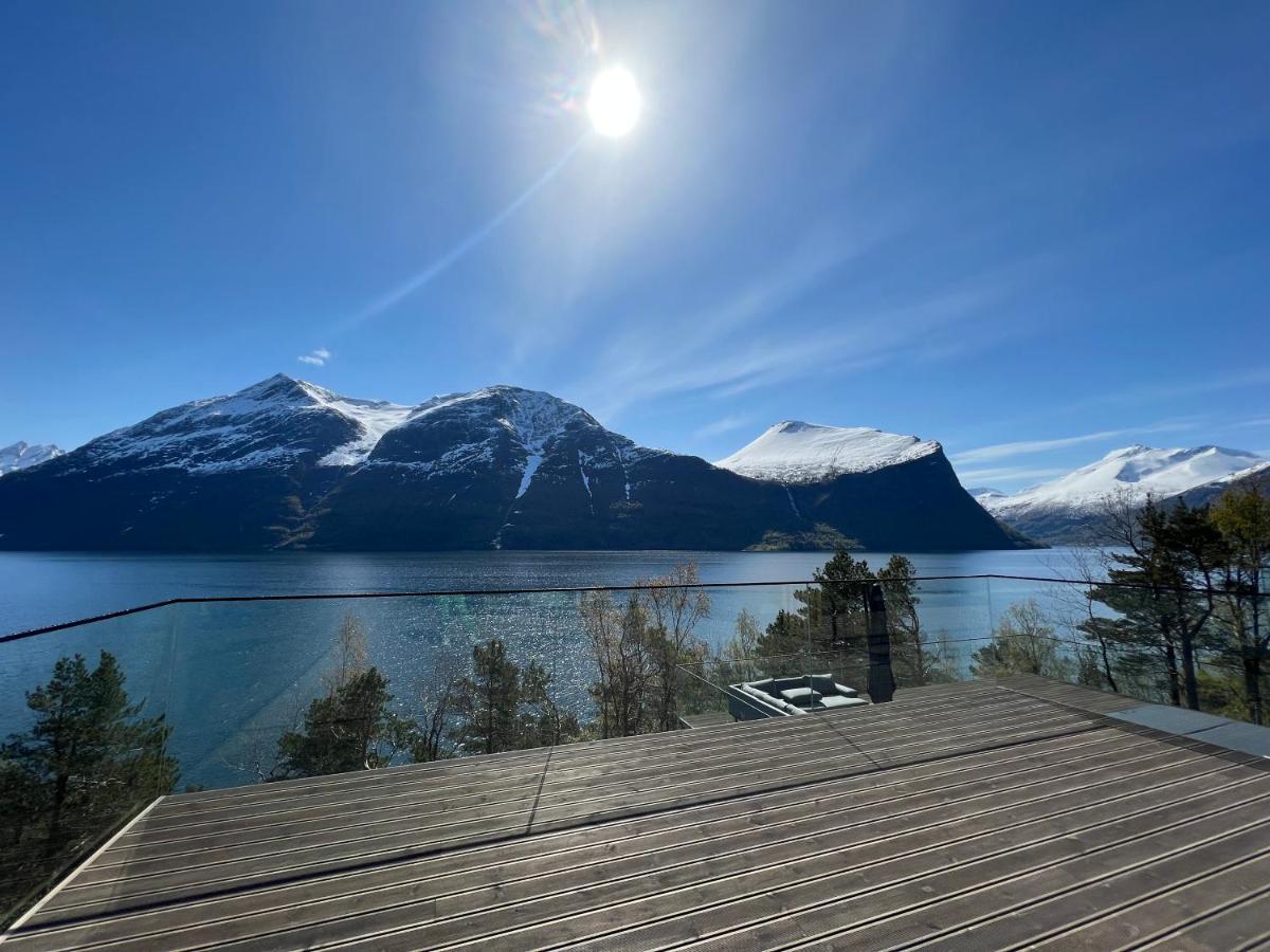 Villa Kristina / Andalsnes Torvik 外观 照片