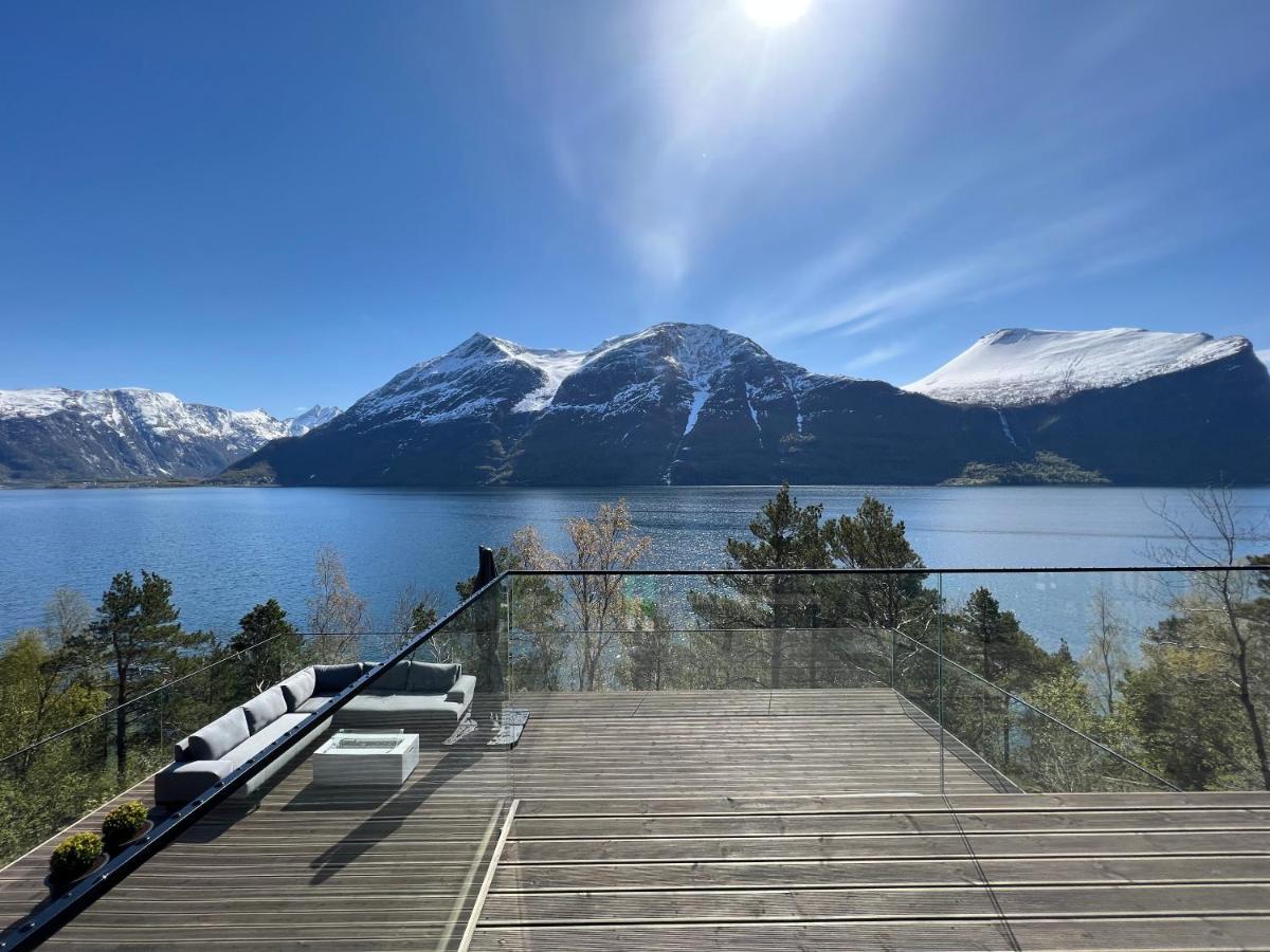 Villa Kristina / Andalsnes Torvik 外观 照片