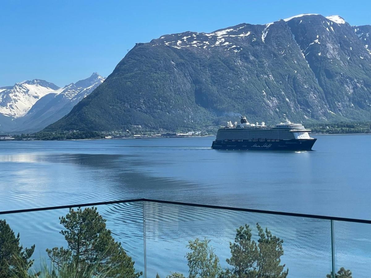 Villa Kristina / Andalsnes Torvik 外观 照片